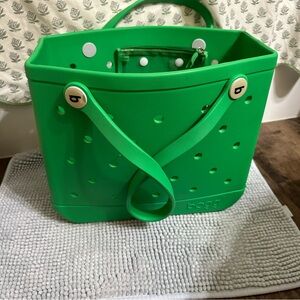 BOGG BAG Green Travel Bag with Structured Design